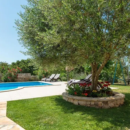 펜션 Mit Privatpool Fuer 10 Personen Ca 170 Qm In Brgod, Istrien Bucht Von Rasa 라빈