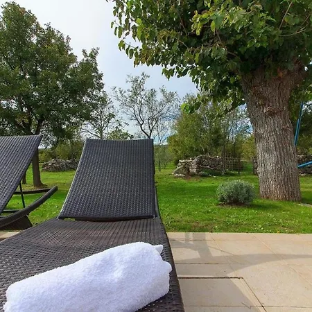 펜션 Mit Privatpool Fuer 10 Personen Ca 170 Qm In Brgod, Istrien Bucht Von Rasa *