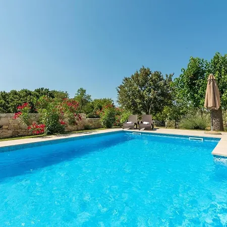 Mit Privatpool Fuer 10 Personen Ca 170 Qm In Brgod, Istrien Bucht Von Rasa 라빈
