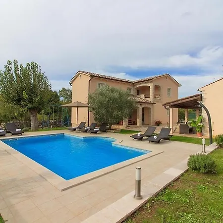 Mit Privatpool Fuer 10 Personen Ca 170 Qm In Brgod, Istrien Bucht Von Rasa * 라빈
