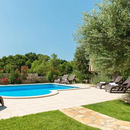 Mit Privatpool Fuer 10 Personen Ca 170 Qm In Brgod, Istrien Bucht Von Rasa 펜션 *