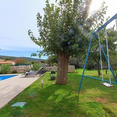 Mit Privatpool Fuer 10 Personen Ca 170 Qm In Brgod, Istrien Bucht Von Rasa *